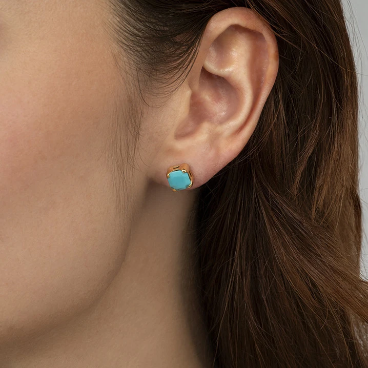 What Happens When You Meditate While Wearing a Turquoise Necklace?